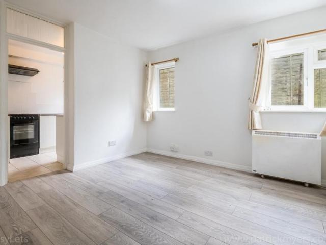 Apartment at Rye Hill Park, Greater London