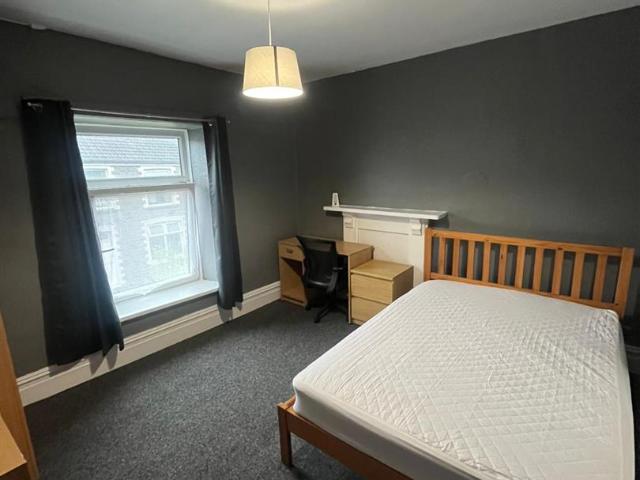 Apartment at Wood Road, Pontypridd