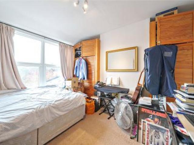 Apartment at Woodberry Avenue, Greater London