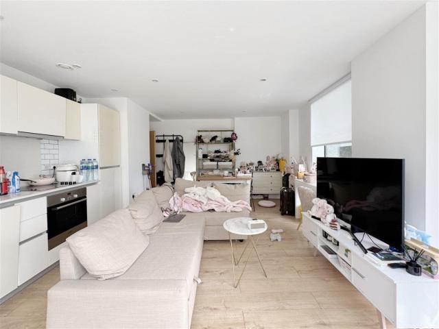 Apartment at Woodberry Grove, Greater London