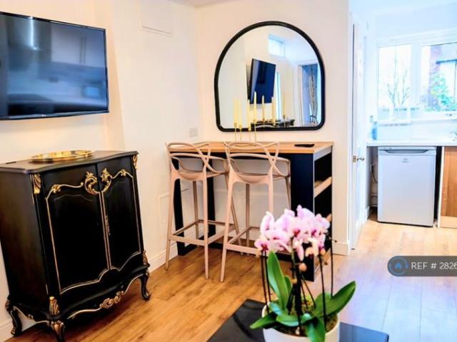 Apartment at Woodborough Road, Nottingham