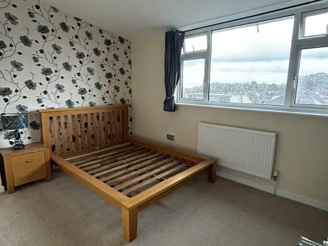 Apartment at Woodhouse Road, Greater London