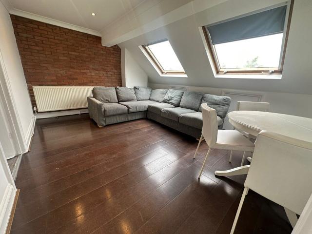 Apartment at Woodland Way, Greater London