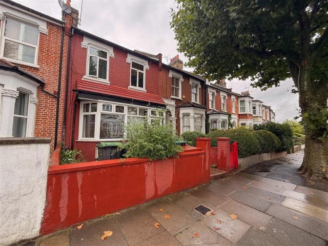 Apartment at Woodlands Park Road, Greater London
