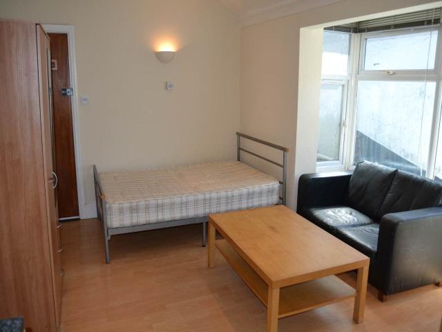 Apartment at Woodville Road, Cardiff