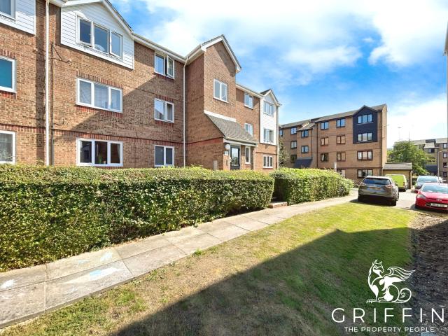 Apartment at Waterville Drive, Basildon