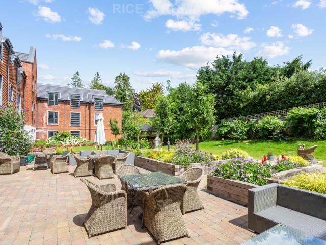 Apartment at Waterloo Road, Buckler's Park