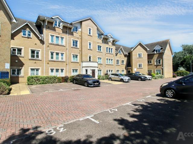 Apartment at Walnut Close, Basildon