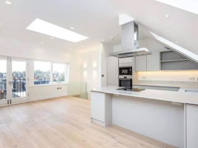 Apartment at Wandsworth Bridge Road, Greater London