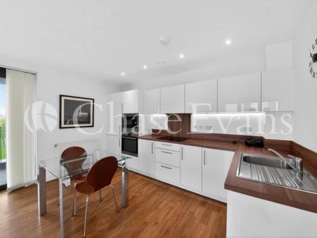 Apartment at Wards Wharf Approach, Greater London