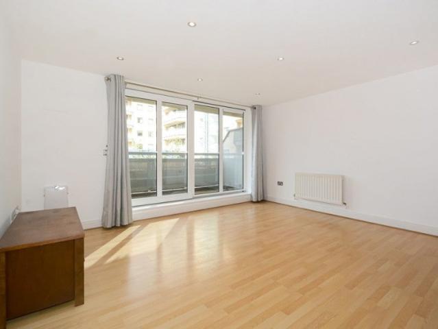 Apartment at Wards Wharf Approach, Greater London