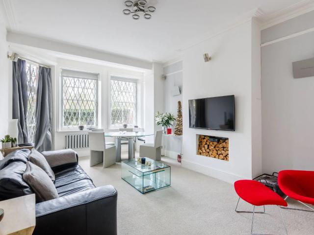 Apartment at Warriner Gardens, Greater London