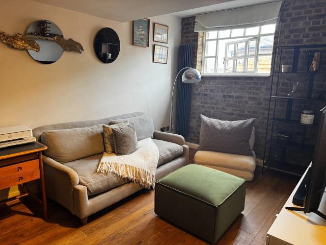 Apartment at Warriner Gardens, Greater London