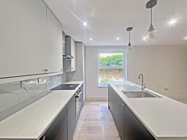 Apartment at Warwick Avenue, Bedford