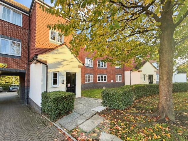 Apartment at Welwyn By Pass Road, Welwyn Hatfield