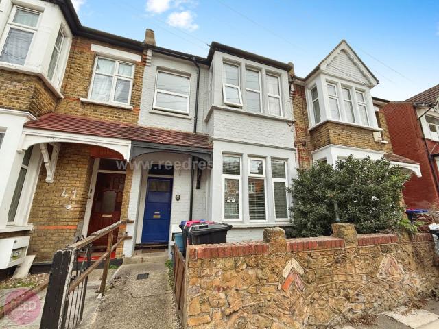 Apartment at Wenham Drive, Southend on Sea
