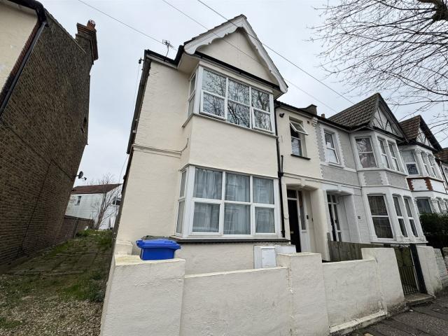 Apartment at Wenham Drive, Southend on Sea
