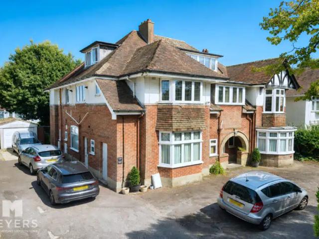 Apartment at Wentworth Avenue, Bournemouth