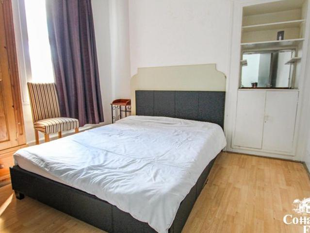 Apartment at West Green Road, Greater London