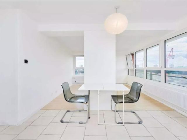 Apartment at Albatross Way, Greater London
