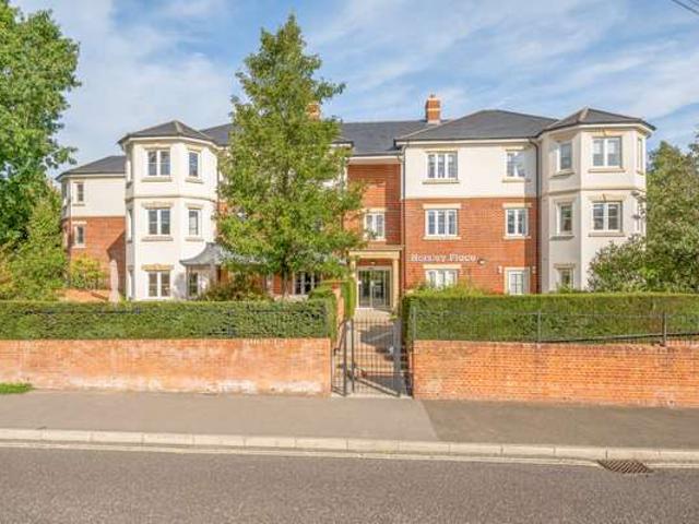 Apartment at Wheatfield Drive, Tunbridge Wells