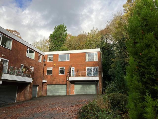 Apartment at Whinslee Drive, Bolton