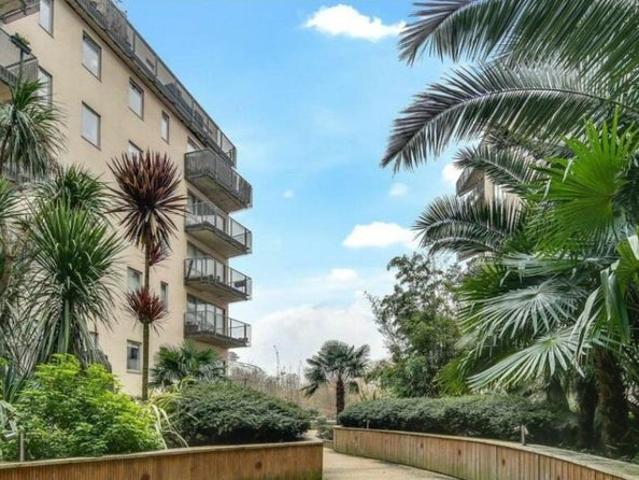 Apartment at Wick Lane, Greater London