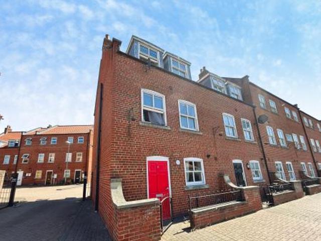 Apartment at Willoughby Road, Boston