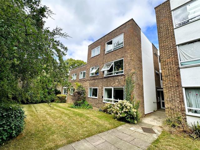 Apartment at Willow Grove, Greater London