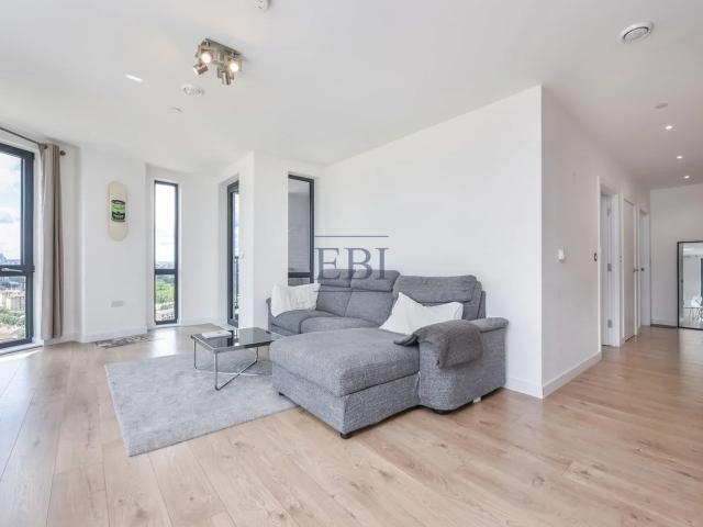 Apartment at Williamsburg Plaza, Greater London
