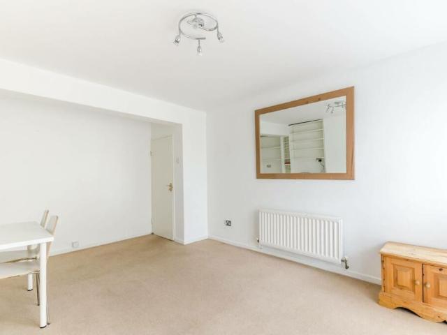 Apartment at Wimbledon Park Side, Greater London