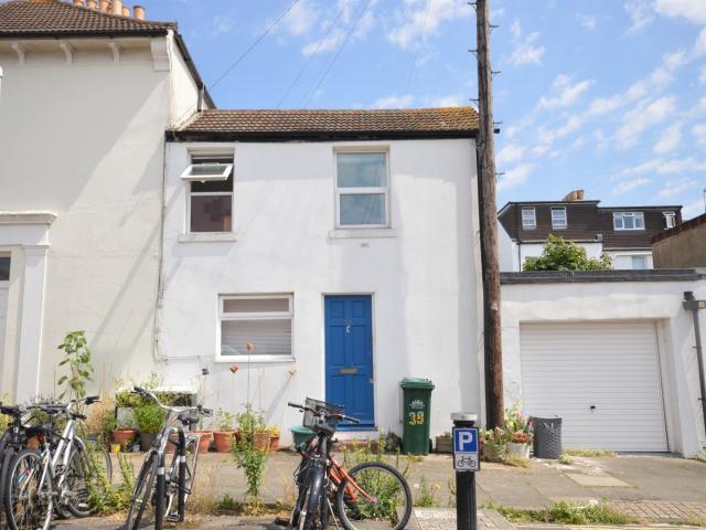 Apartment at Winchester Street, Brighton
