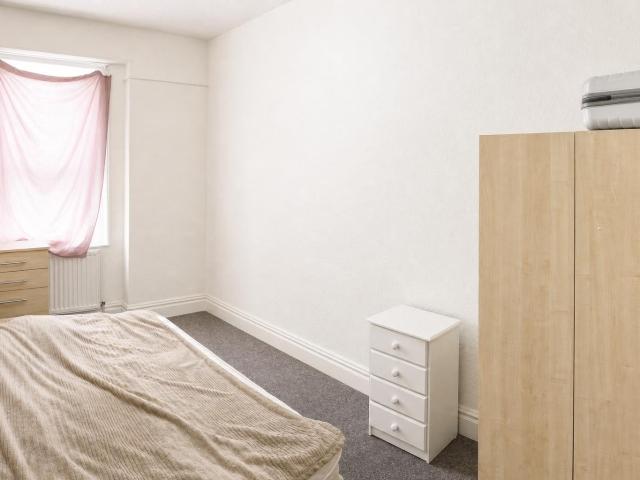 Apartment at Wingrove Avenue, Newcastle upon Tyne
