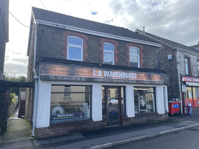 Apartment at Wind Street, Ammanford
