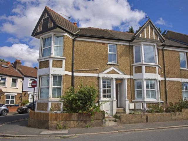 Apartment at Wyche Grove, Greater London