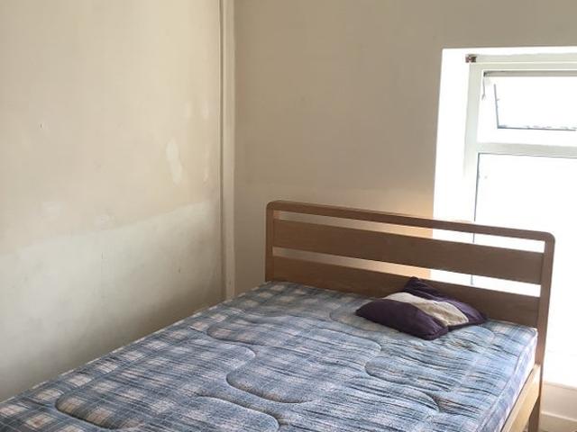 Apartment at Wyndham Street, Troed y rhiw
