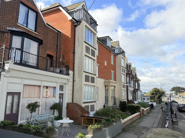 Apartment at Tower Parade, Canterbury
