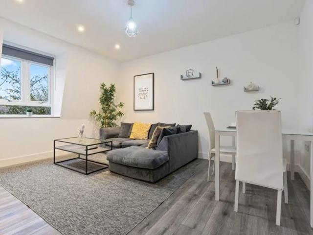 Apartment at Tollhouse Way, Sandwell