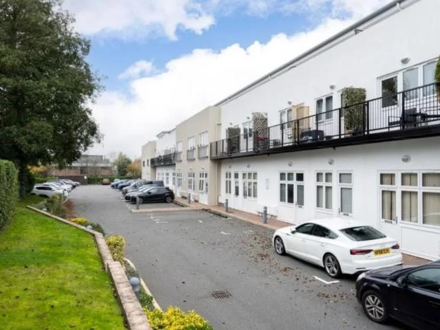 Apartment at Tolpits Lane, Three Rivers