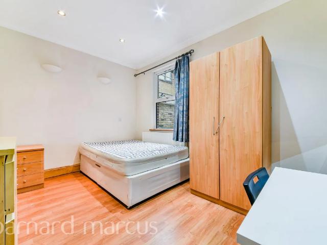 Apartment at Tooting Bec Road, Greater London