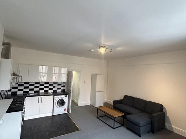 Apartment at Tooting High Street, Greater London