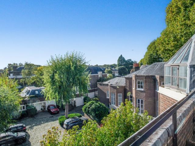 apartment at Top floor flat, Retreat Road, Richmond TW9