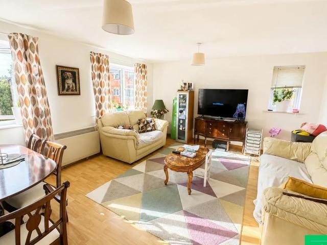 Apartment at Taunton Drive, Greater London