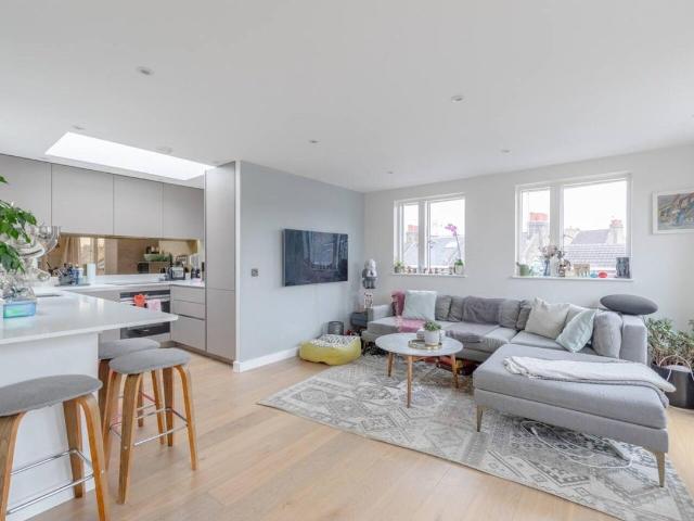 Apartment at Taybridge Road, Greater London
