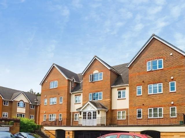 Apartment at Tamesis Place, Reading