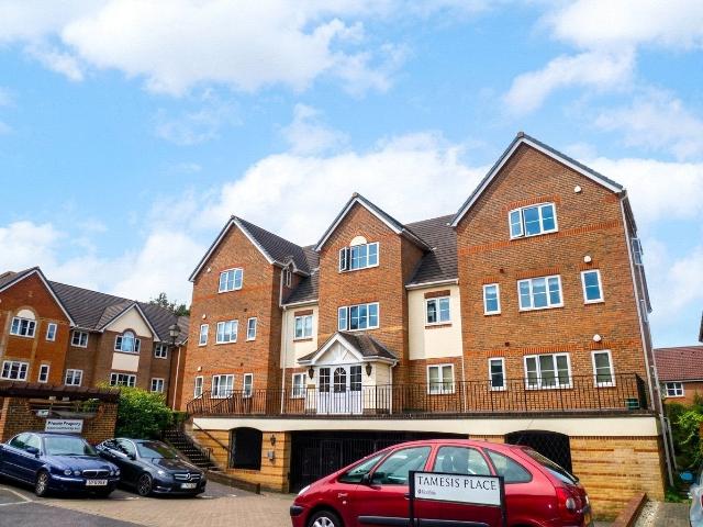 Apartment at Tamesis Place, Reading