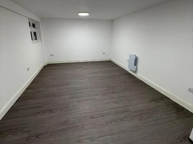 Apartment at Tamworth Lane, Greater London