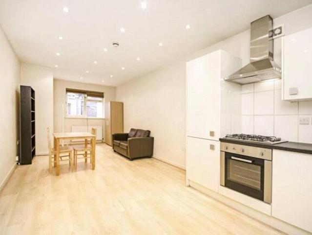 Apartment at Temple Fortune Lane, Greater London