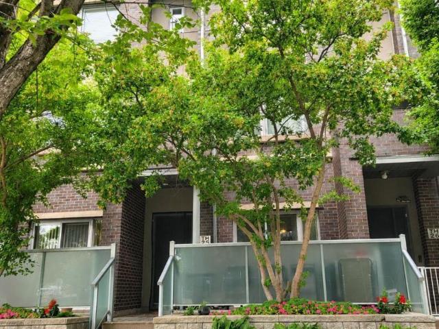 apartment at TH25 – 290 VILLAGE GREEN SQUARE