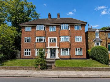 Apartment at Thurlow Park Road, Greater London